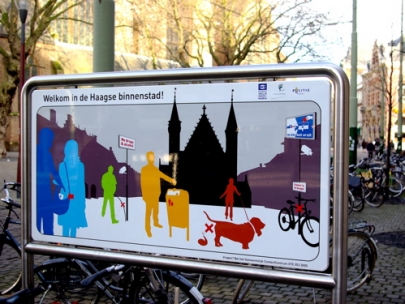 welkom! watch your euros while we watch you pee!