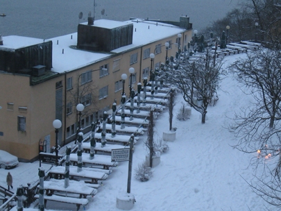 a somewhat late or extremely early arrival of the snow