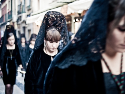 esperando la virgen (centro, granada)