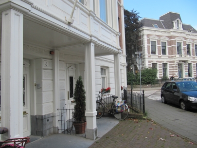 the familydoctor, just around the corner 