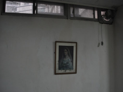 我們 的 女	(our woman inside)